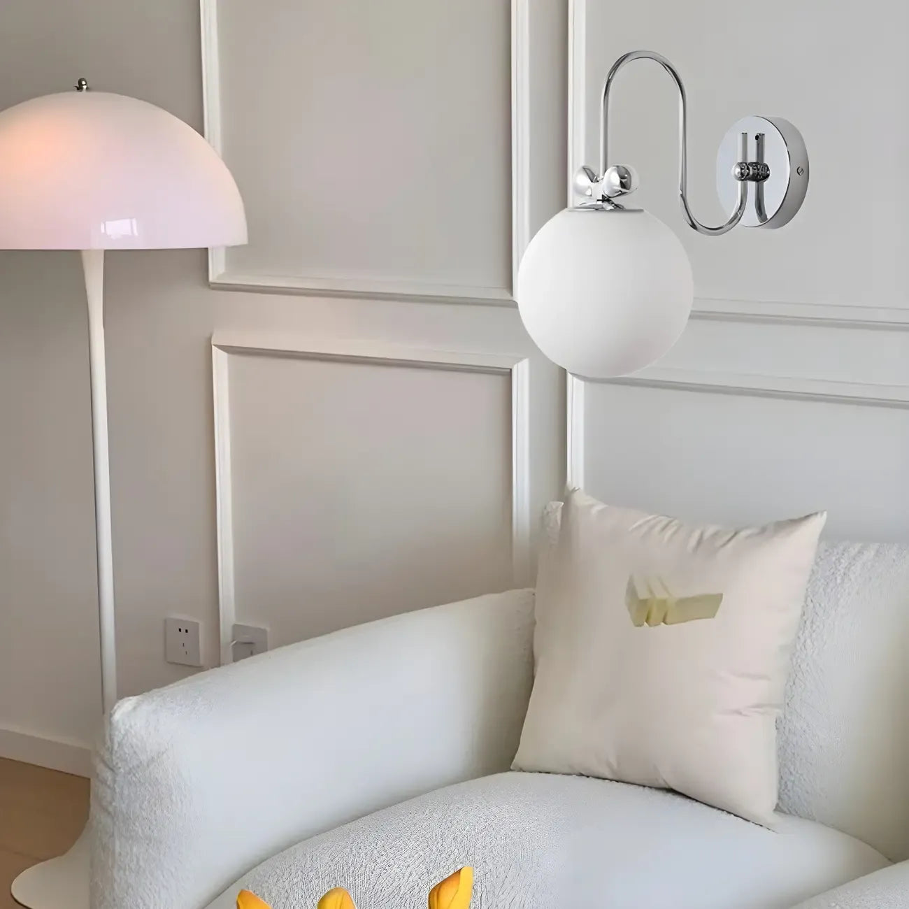 Applique murale LED Globe avec finition chromée pour chambre