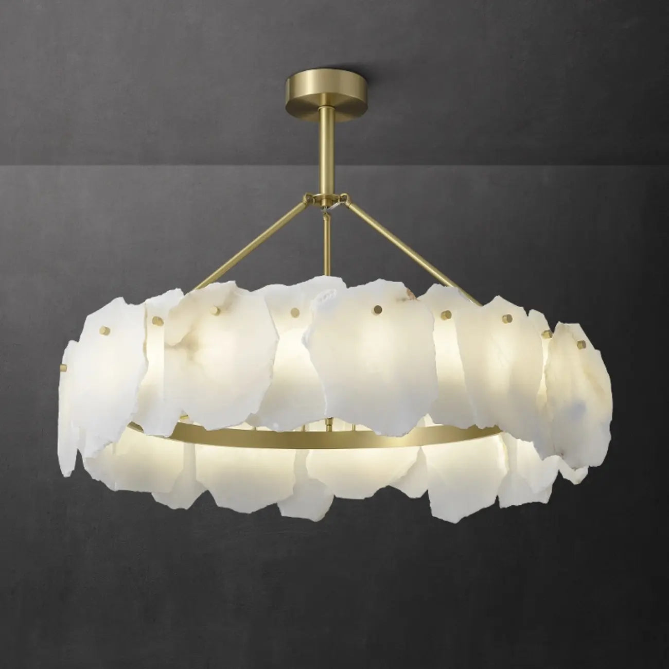 Lustre circulaire en albâtre blanc avec tige de suspension en laiton