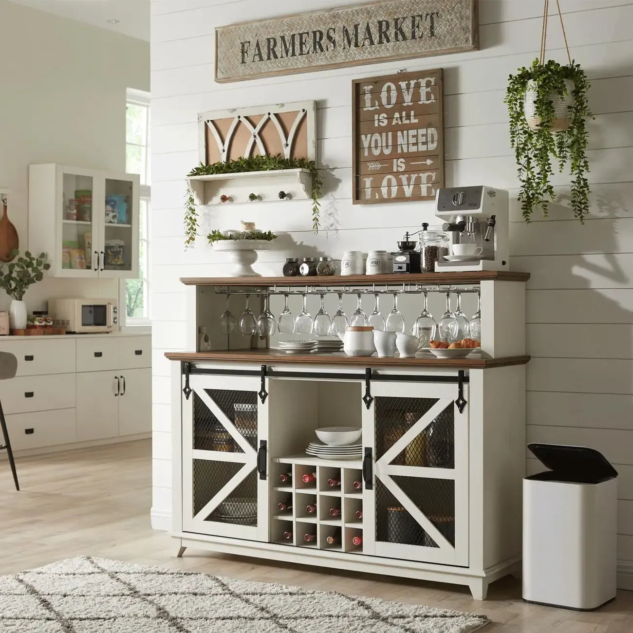 Armoire de rangement traditionnelle américaine en bois pour bar à vin