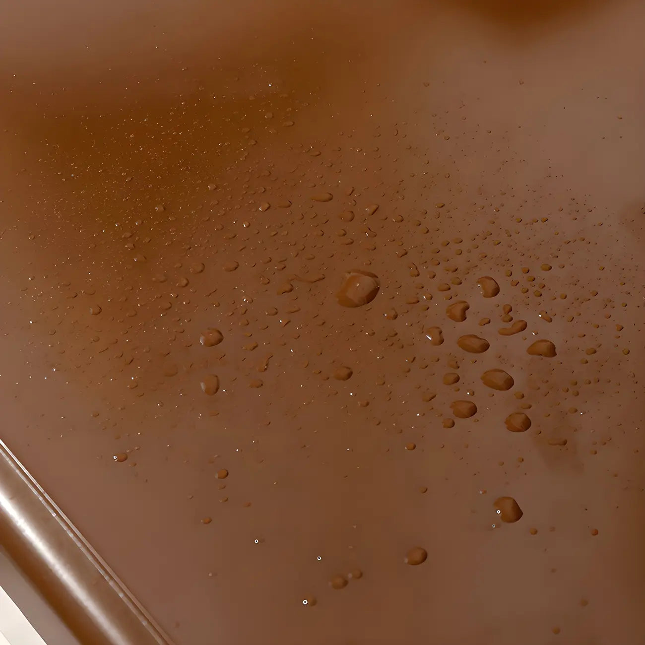 Coffre de rangement élégant et classique en bois laqué blanc et marron