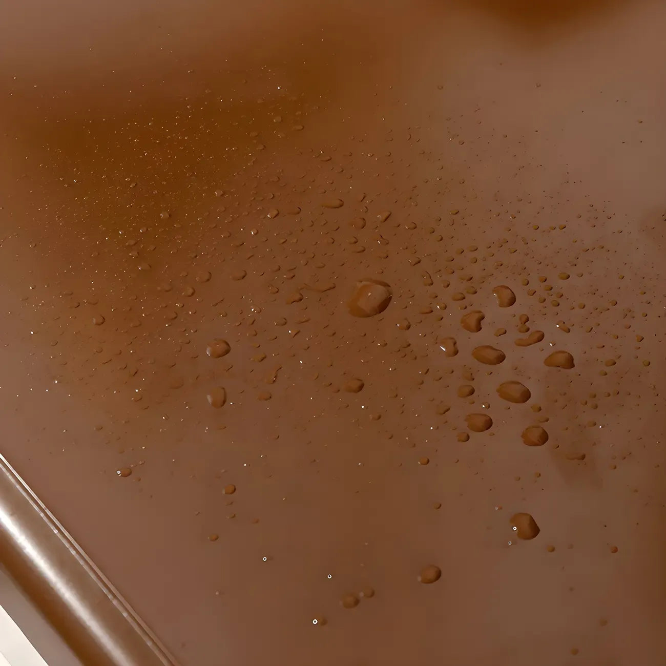 Coffre de rangement élégant et classique en bois laqué blanc et marron