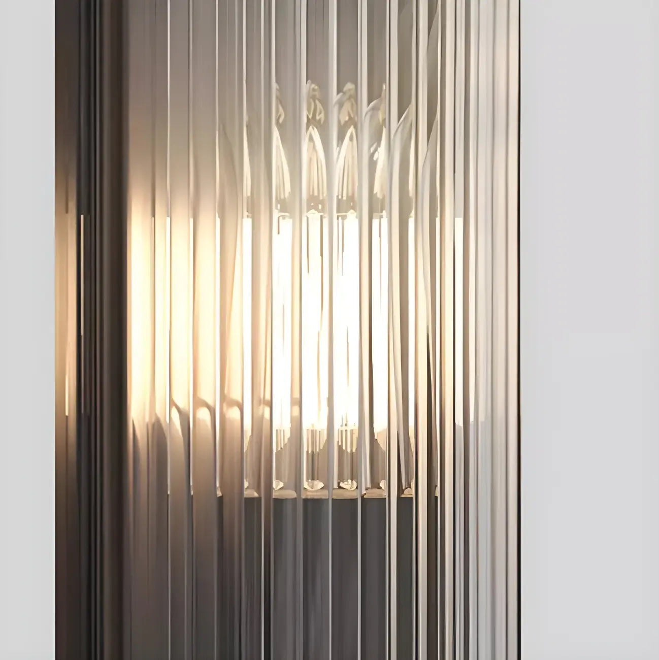 Applique murale d'extérieur verticale moderne en acier noir et acrylique transparent