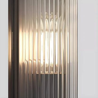 Applique murale d'extérieur verticale moderne en acier noir et acrylique transparent