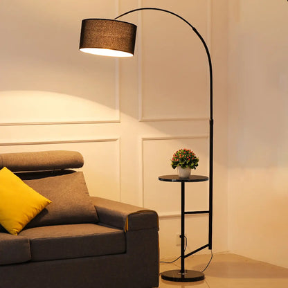 Lampadaire moderne à arc réglable avec abat-jour cylindrique en tissu et table intégrée