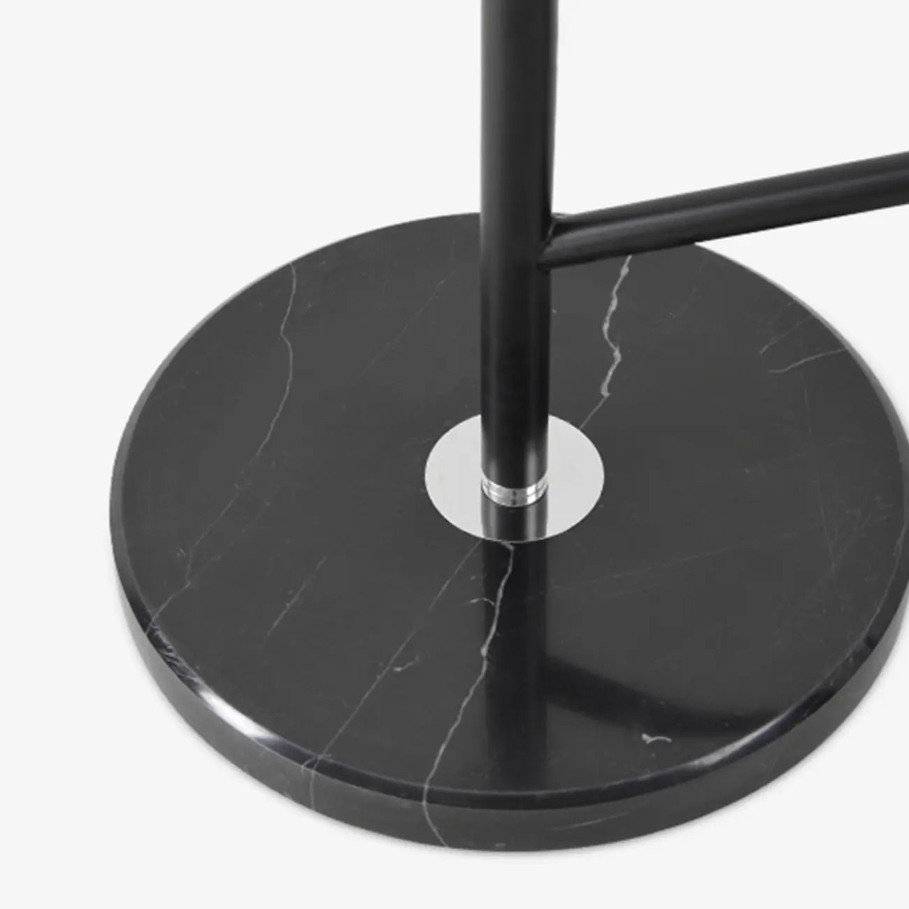 Lampadaire moderne à arc réglable avec abat-jour cylindrique en tissu et table intégrée