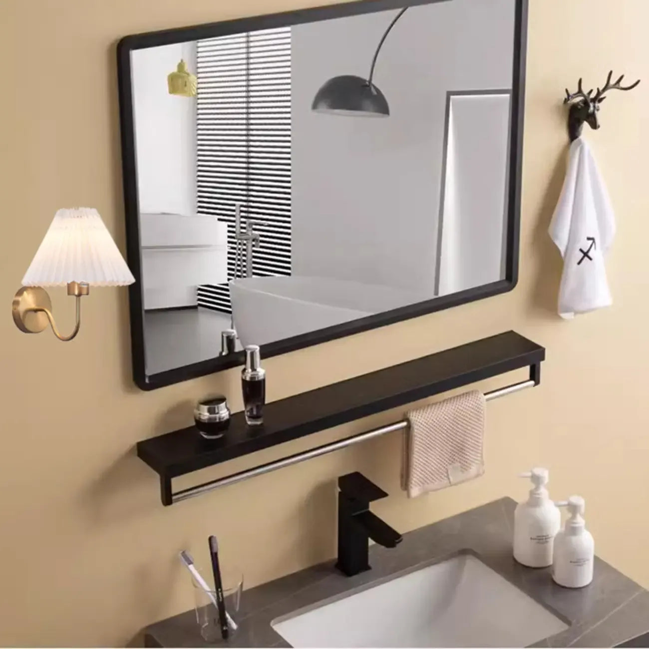 Applique murale d'intérieur élégante à abat-jour conique plissé en tissu