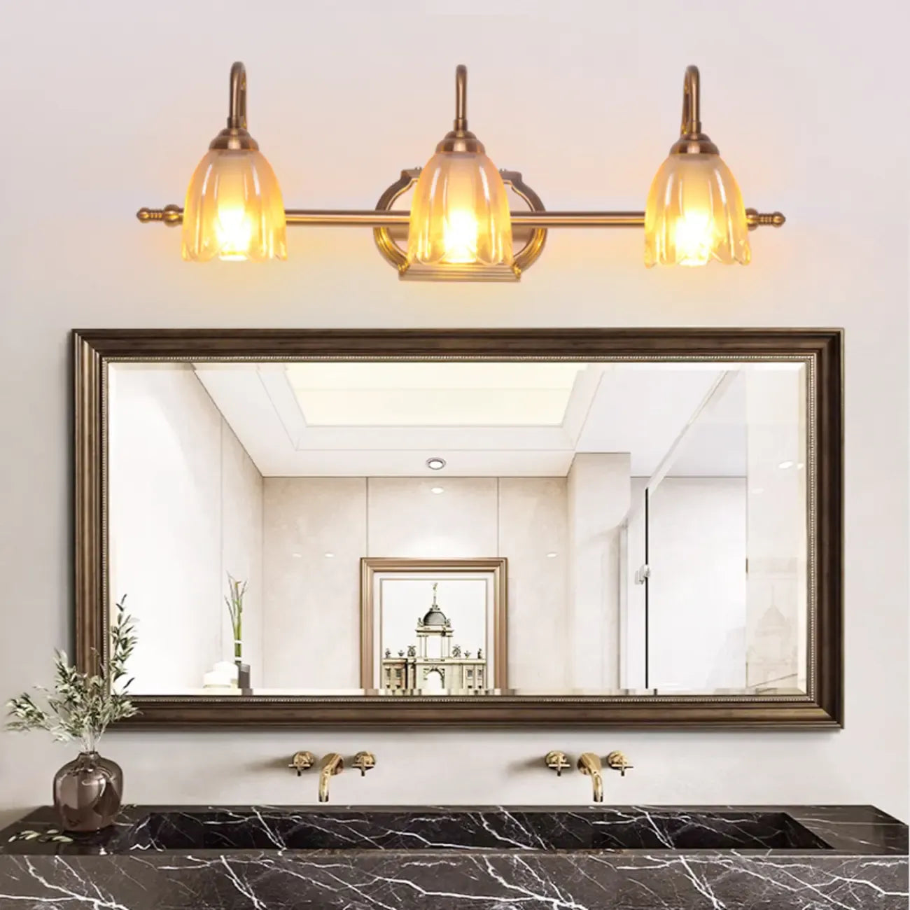Applique murale géométrique moderne en laiton à 3 lumières pour salle de bain