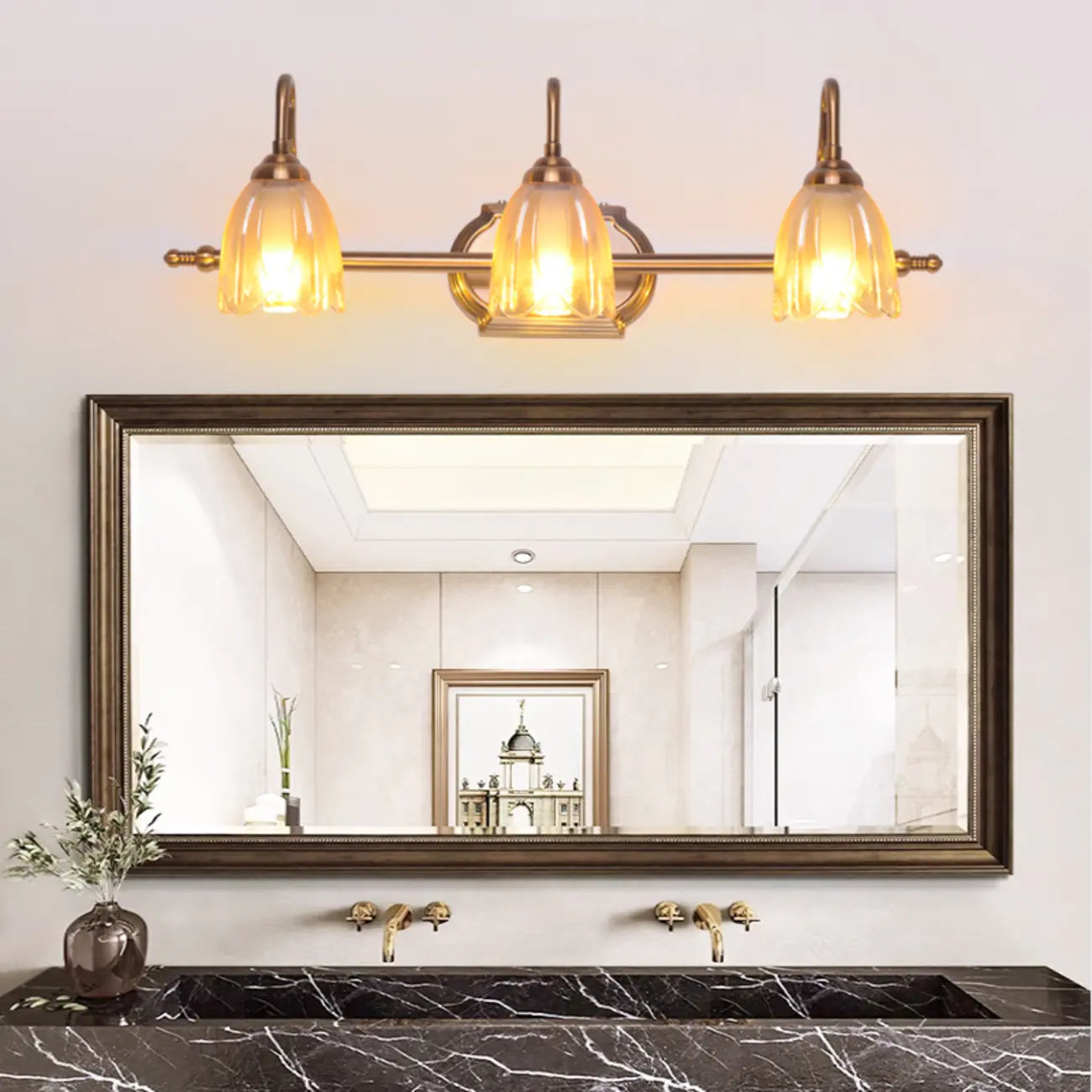 Applique murale géométrique moderne en laiton à 3 lumières pour salle de bain