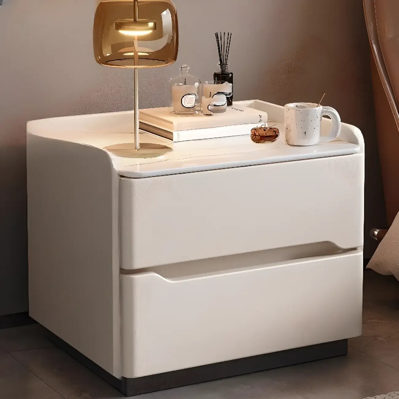 Table de chevet nordique en bois avec plateau en pierre frittée et 2 tiroirs