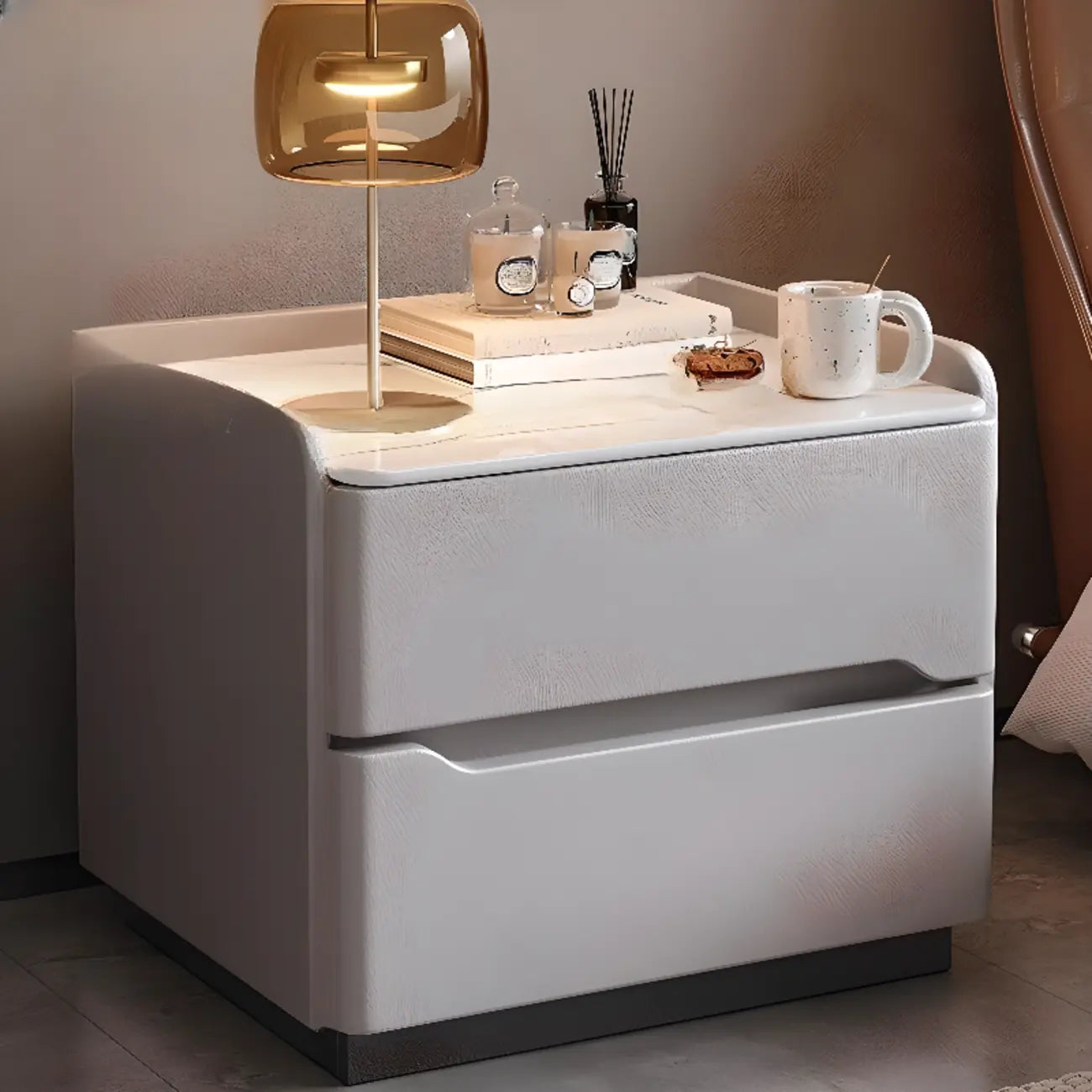 Table de chevet nordique en bois avec plateau en pierre frittée et 2 tiroirs