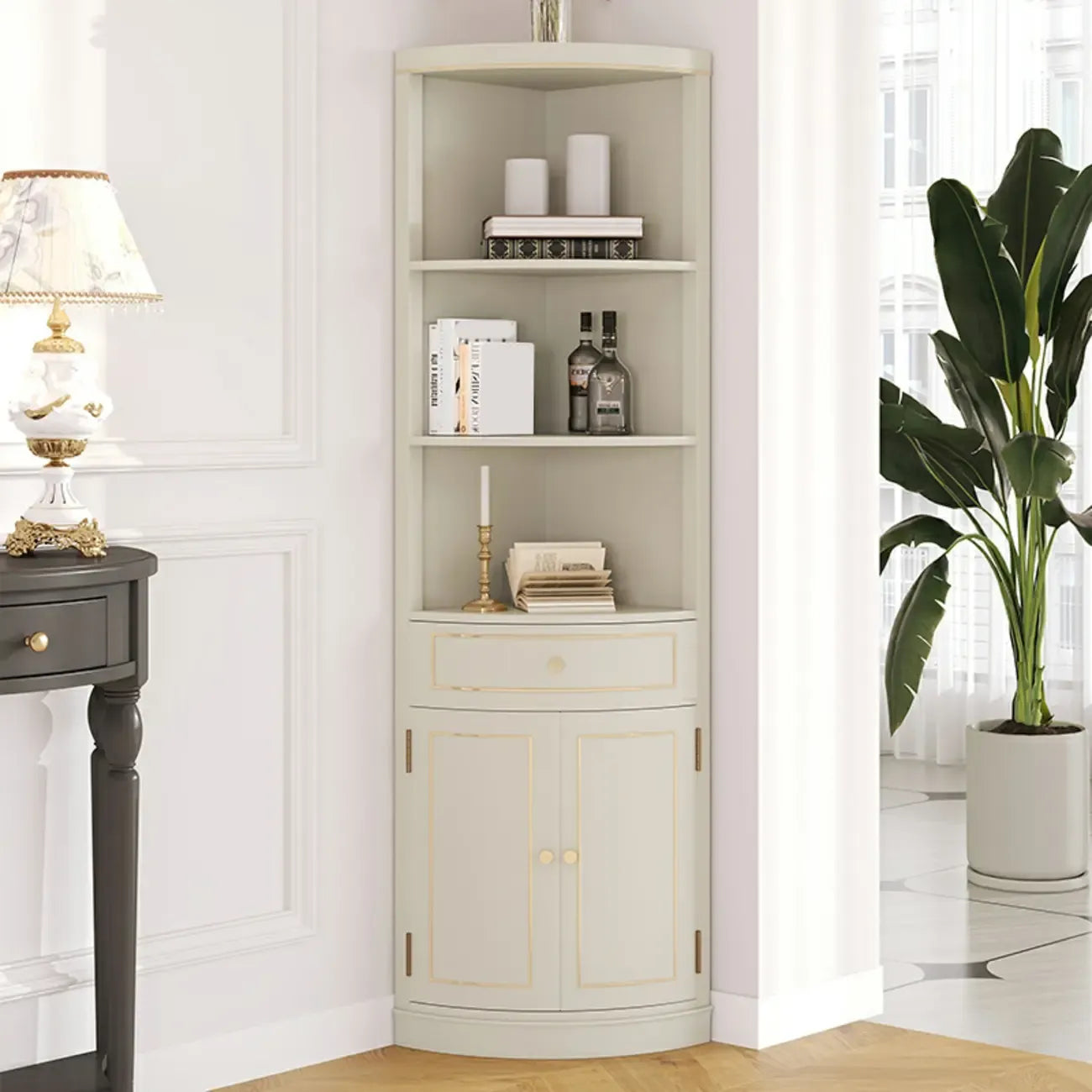 Meuble d'angle en bois gris antique avec accents dorés