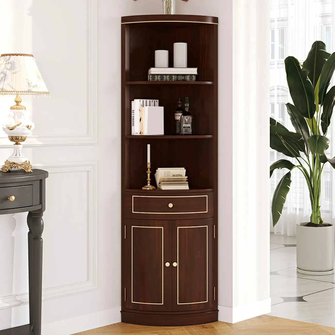 Meuble d'angle en bois gris antique avec accents dorés