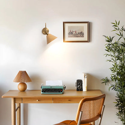 Applique murale moderne Mini Cone avec abat-jour en noyer