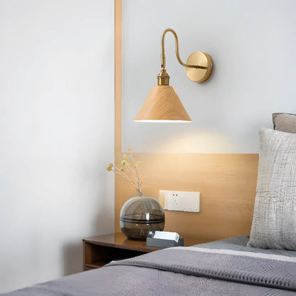 Applique murale moderne Mini Cone avec abat-jour en noyer
