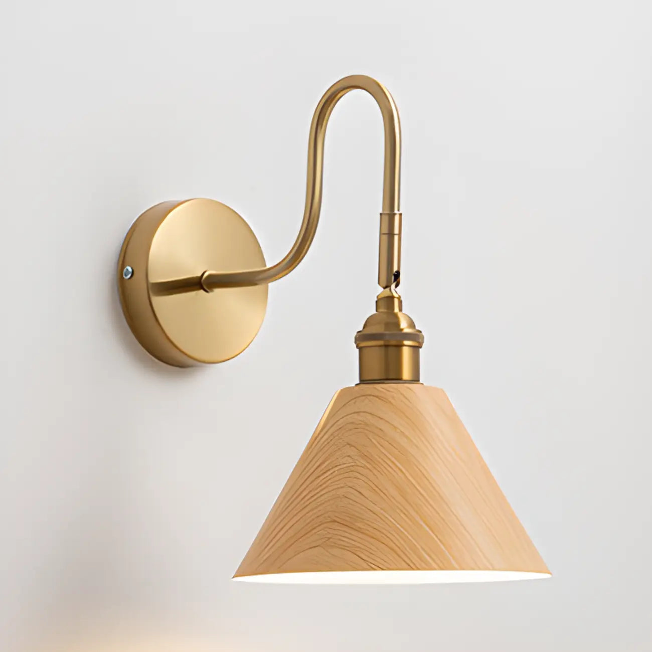 Applique murale moderne Mini Cone avec abat-jour en noyer