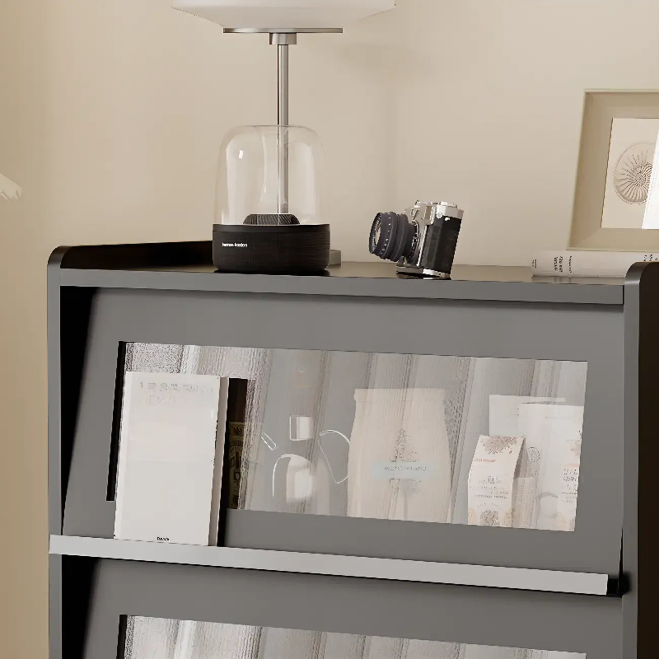 Vitrine moderne en bois noir avec verre inversé