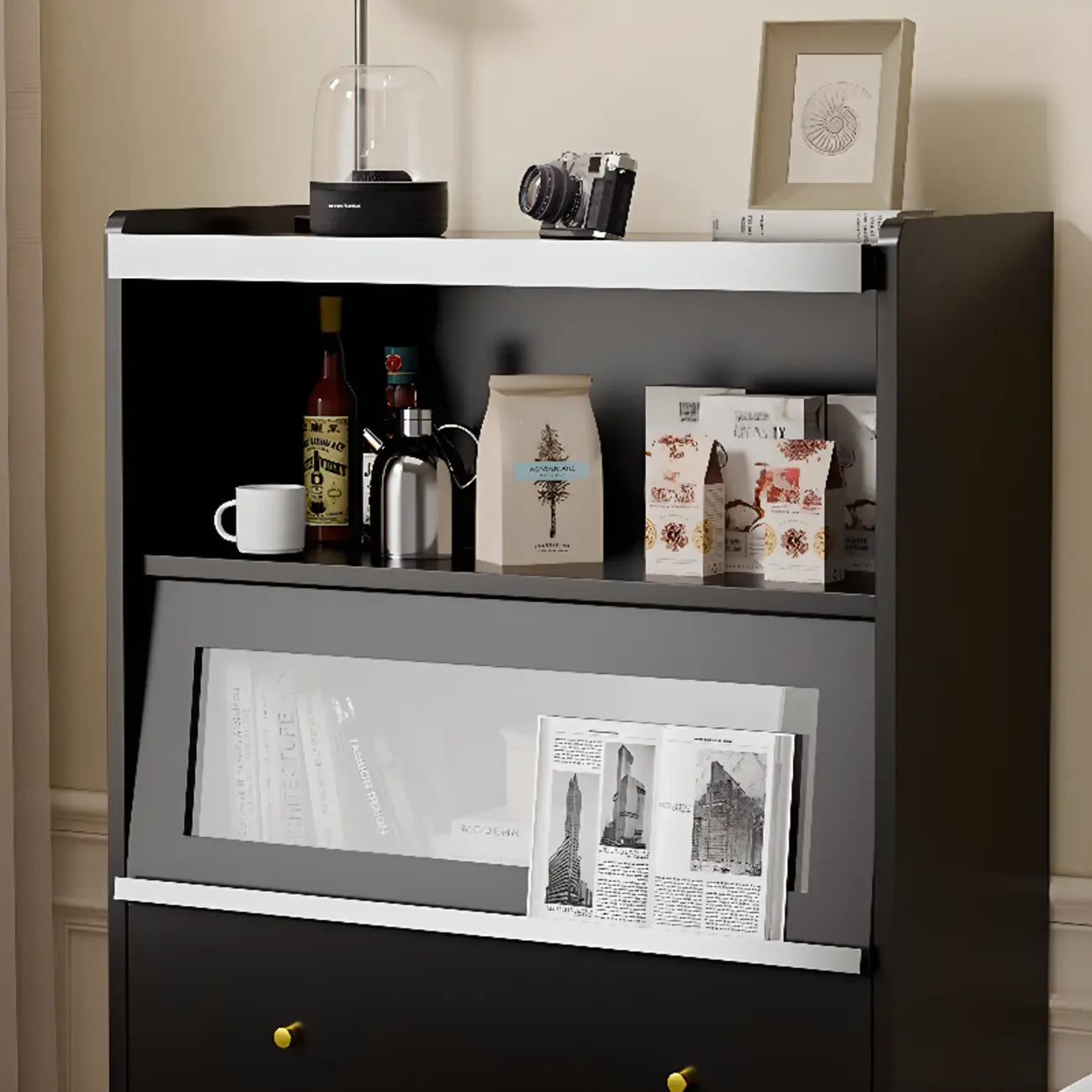 Vitrine moderne en bois noir avec verre inversé