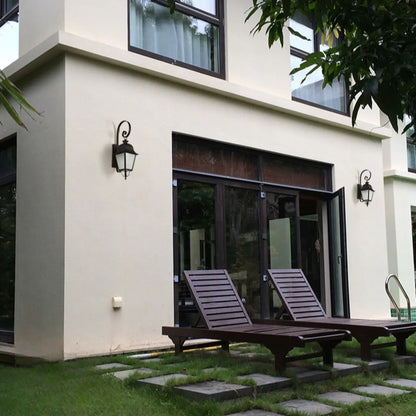 Lanterne murale d'extérieur moderne en métal et verre dépoli noir