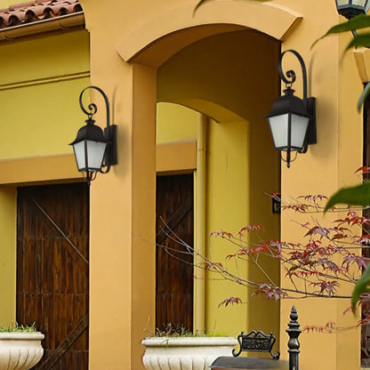 Lanterne murale d'extérieur moderne en métal et verre dépoli noir