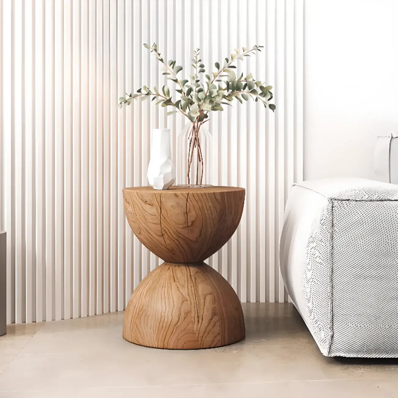 Table d'appoint en bois naturel de forme sablier