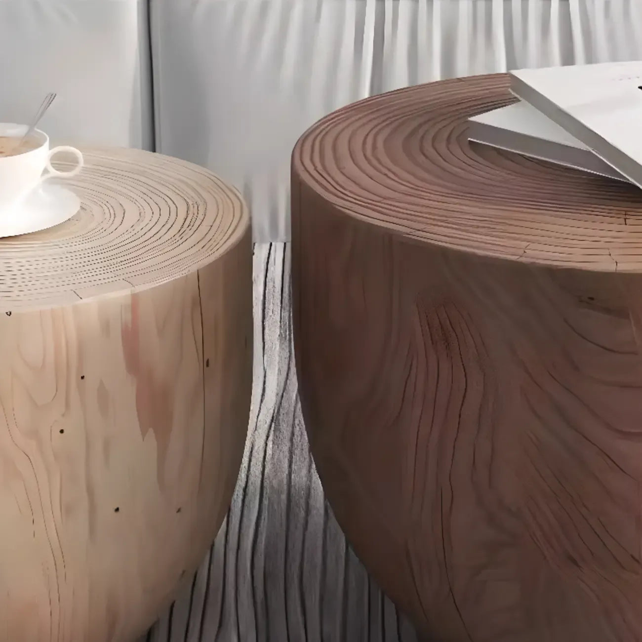 Table d'appoint en bois naturel de forme sablier