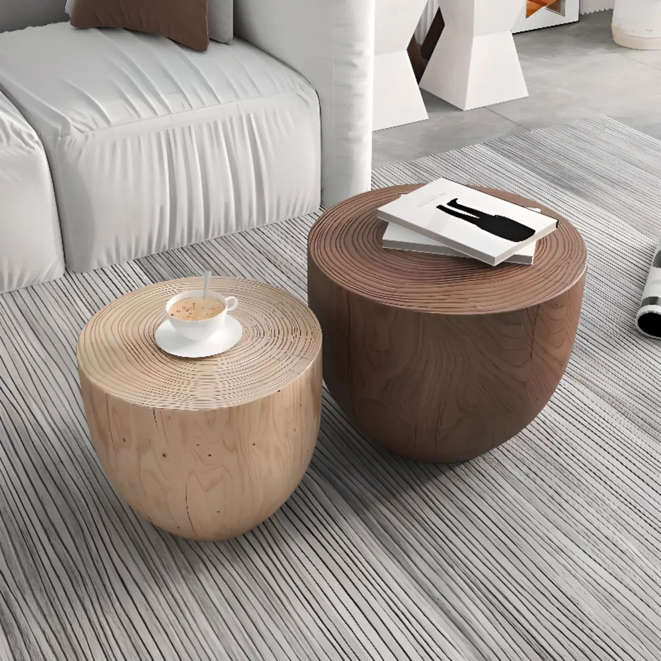 Table d'appoint en bois naturel de forme sablier