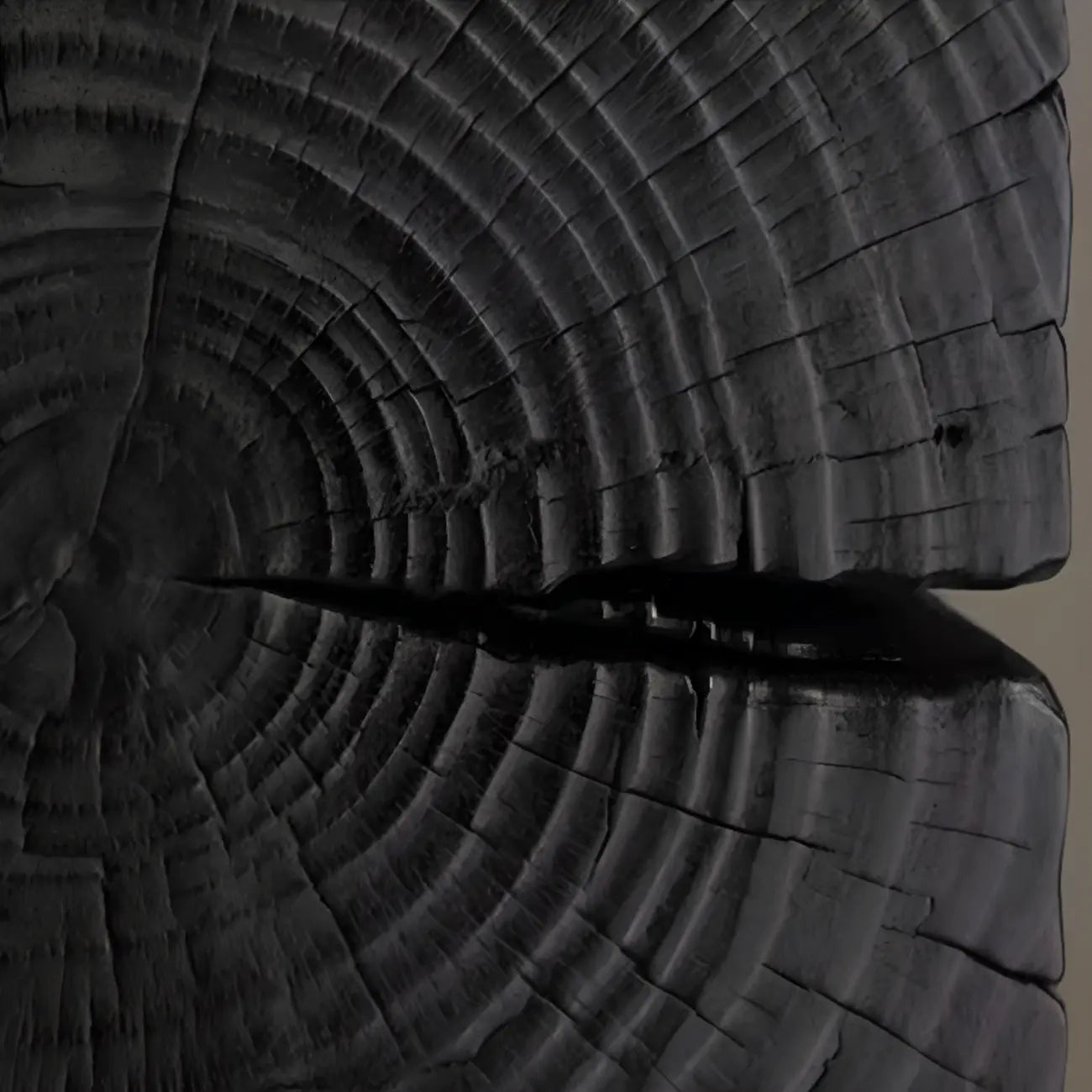 Table d'appoint en bois naturel de forme sablier