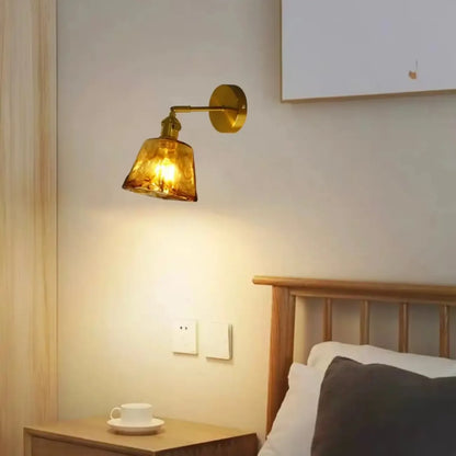 Applique murale vintage à bras articulé avec abat-jour en verre ambré