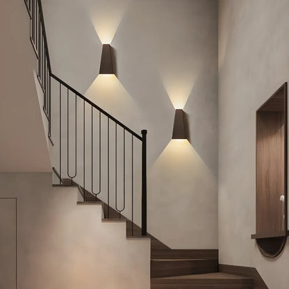 Applique murale géométrique simple à 2 lumières avec abat-jour en métal