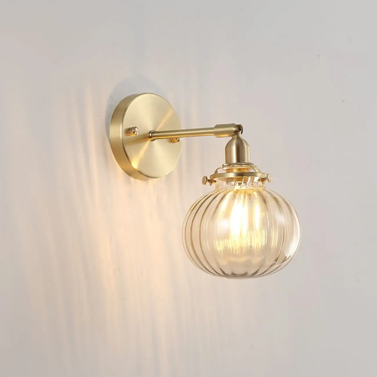 Applique murale vintage réglable avec abat-jour globe pour chambre à coucher