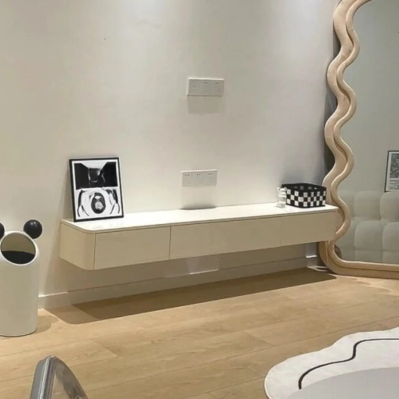 Meuble TV flottant en bois blanc cassé 71 cm avec gestion des câbles