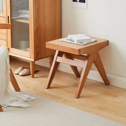 Bancs rectangulaires élégants en bois de cerisier avec plateau en rotin