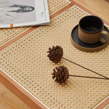 Bancs rectangulaires élégants en bois de cerisier avec plateau en rotin