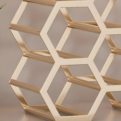 Porte-bouteilles hexagonal en métal autoportant, à poser sur une table.
