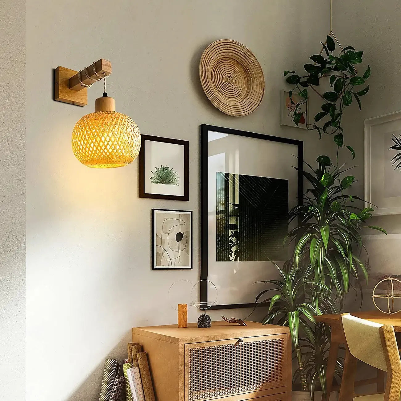 Applique murale orientale en rotin au charme rustique pour chambre à coucher