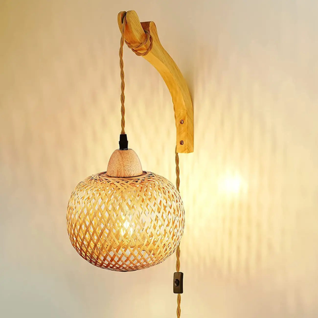 Applique murale orientale en rotin au charme rustique pour chambre à coucher