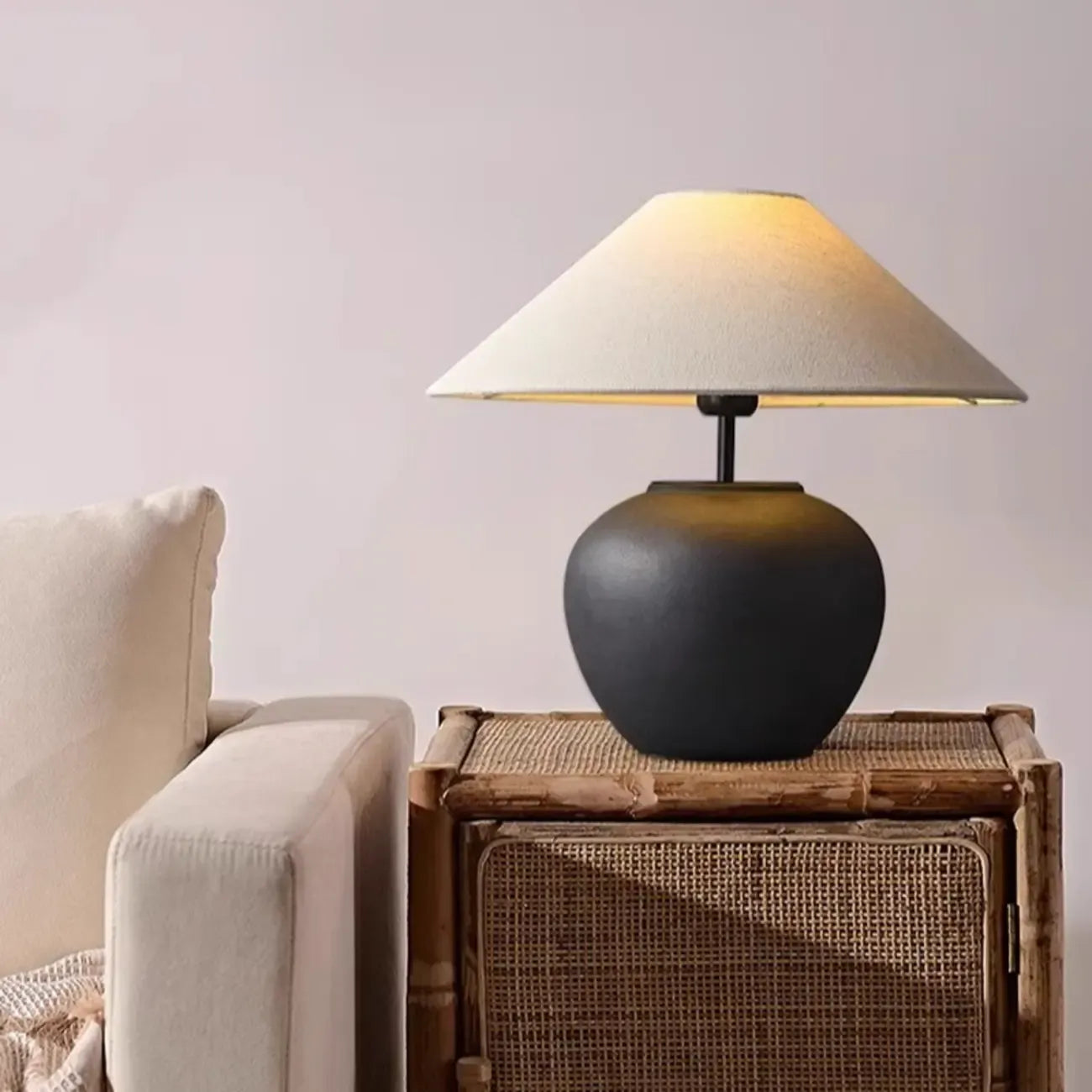 Lampe de table LED en céramique blanche avec abat-jour en tissu