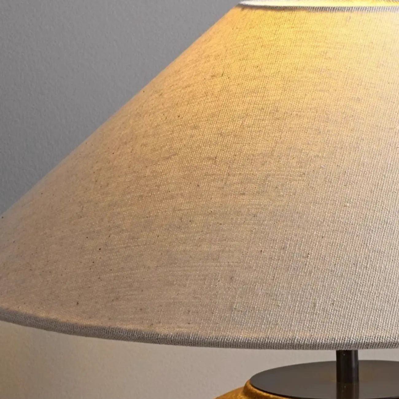 Lampe de table LED en céramique blanche avec abat-jour en tissu