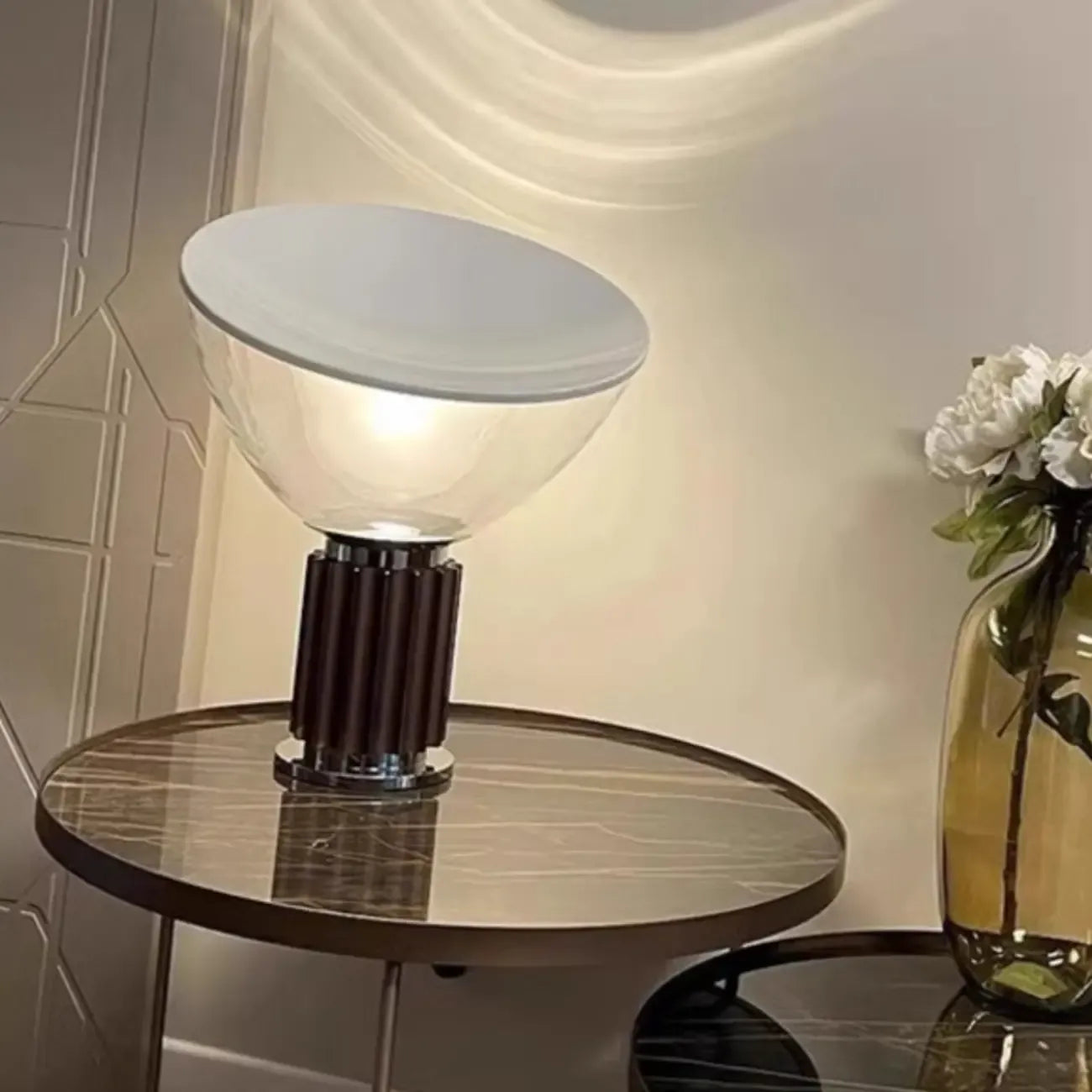 Lampe de table moderne en verre avec options LED