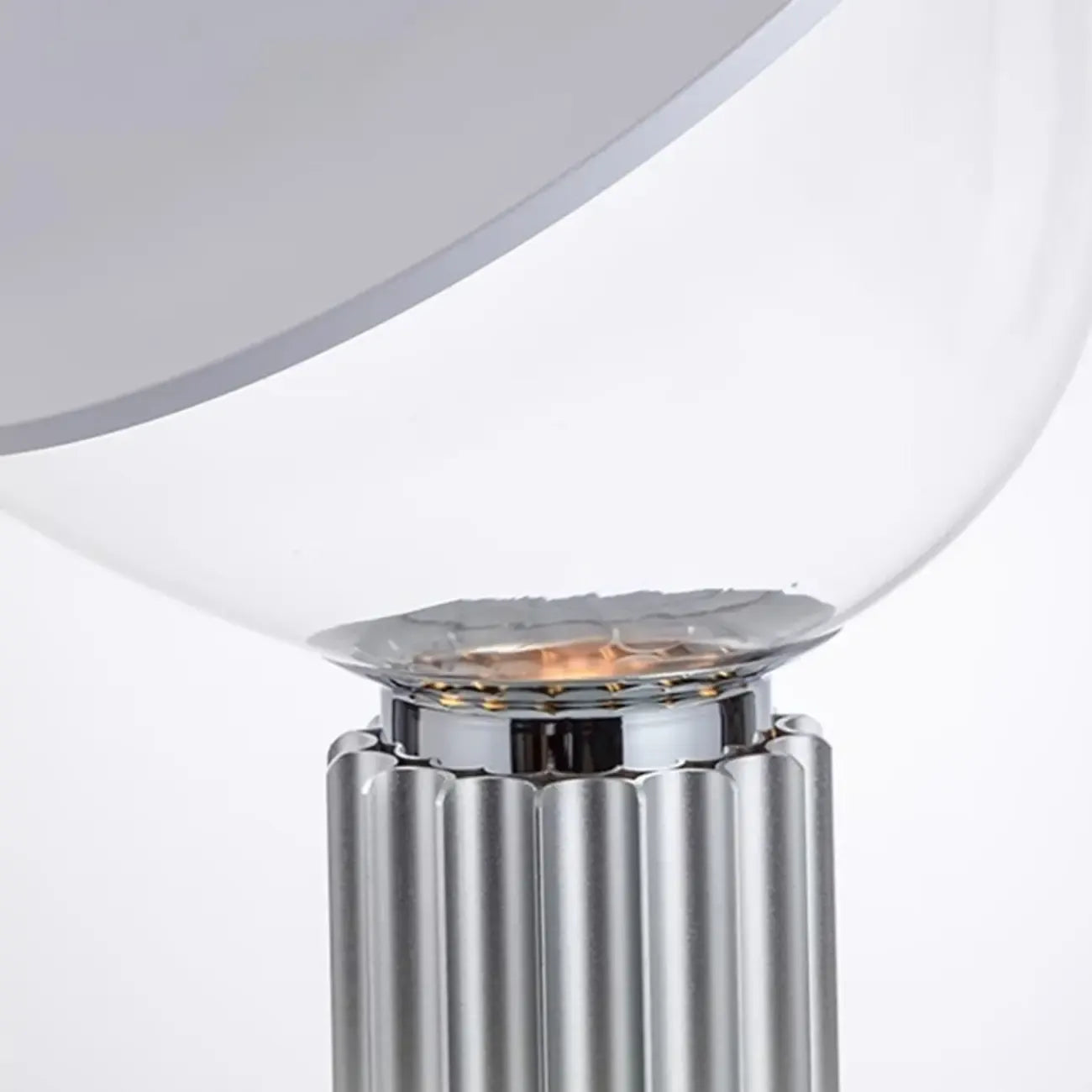 Lampe de table moderne en verre avec options LED