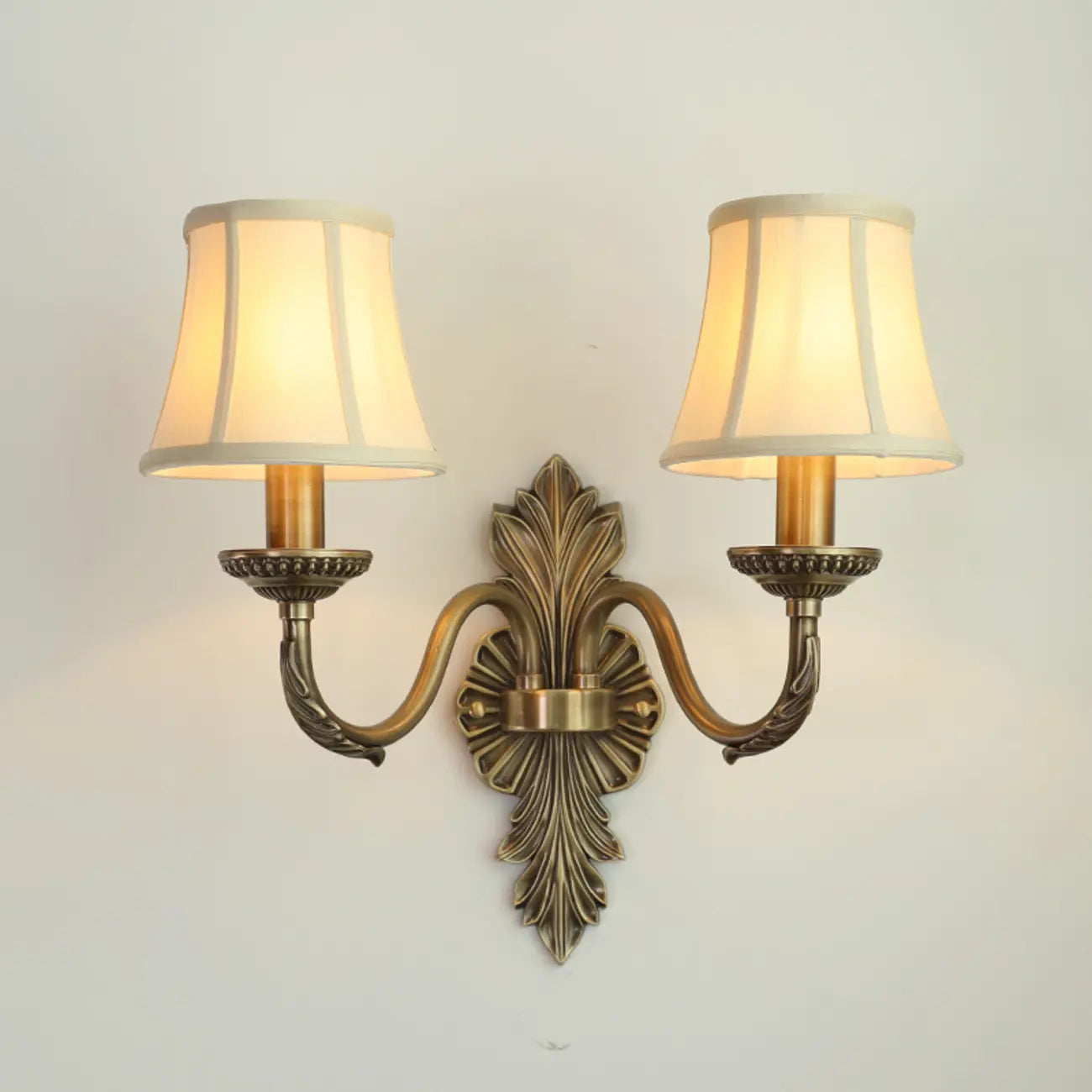 Applique murale candélabre en laiton beige vintage avec éclairage LED