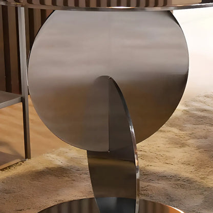 Table basse ronde en verre de style scandinave avec piètement abstrait