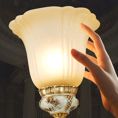 Lustre antique en céramique dorée avec cloche en verre dépoli