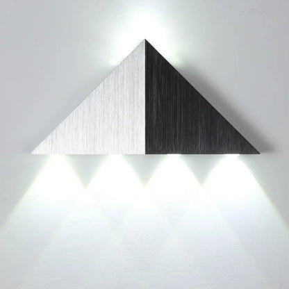 Applique murale triangulaire moderne argentée à LED pour la décoration intérieure