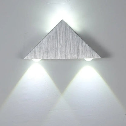 Applique murale triangulaire moderne argentée à LED pour la décoration intérieure
