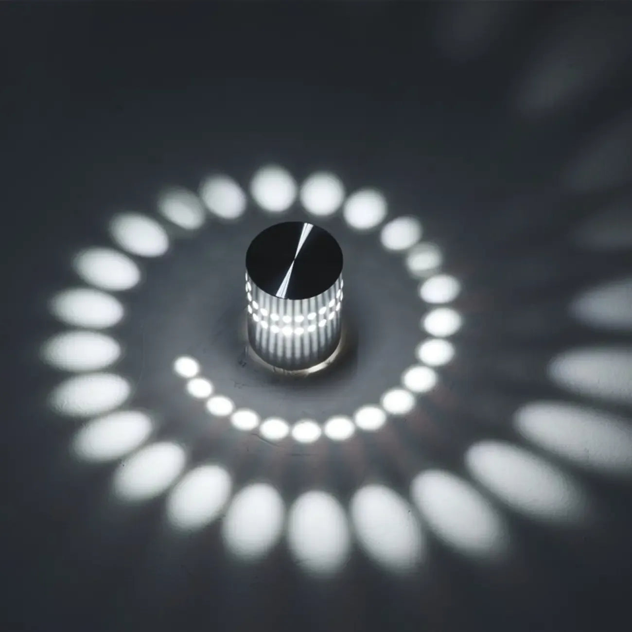 Applique murale triangulaire moderne argentée à LED pour la décoration intérieure