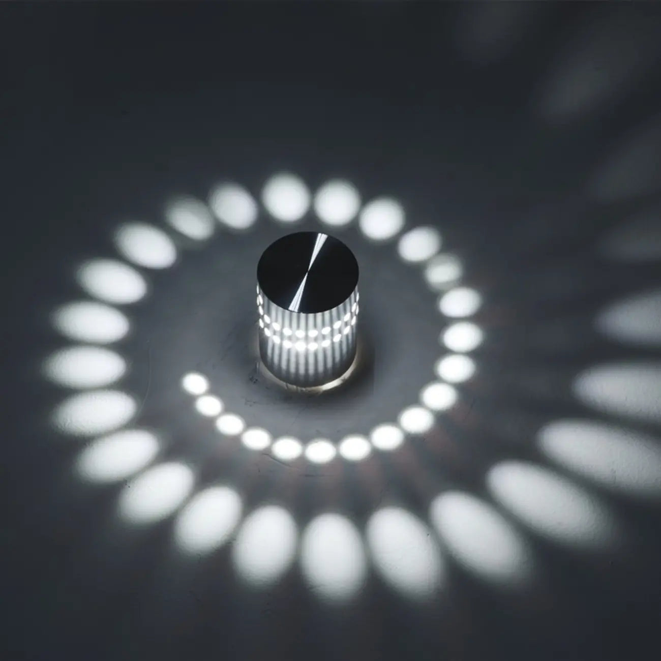 Applique murale triangulaire moderne argentée à LED pour la décoration intérieure