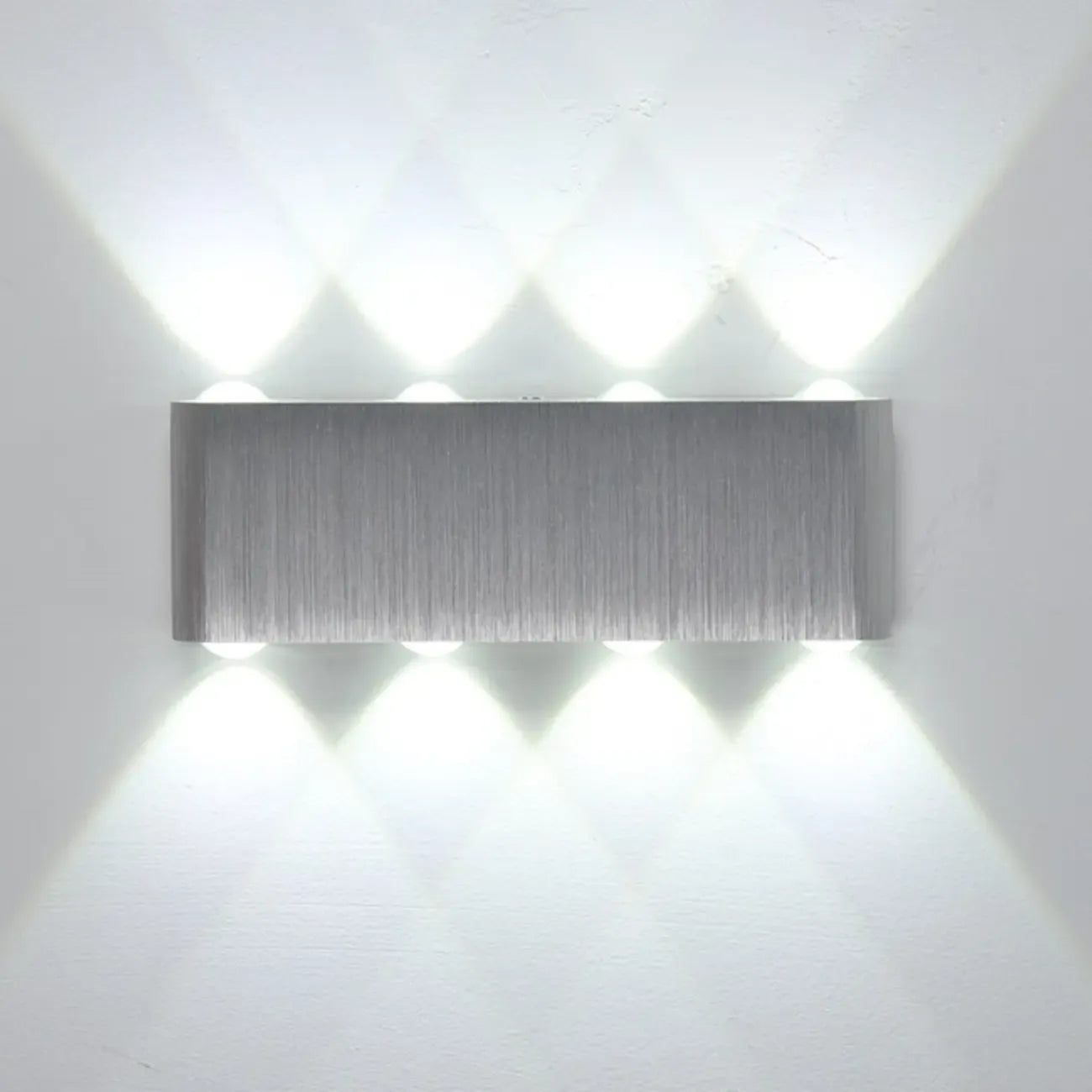 Applique murale triangulaire moderne argentée à LED pour la décoration intérieure