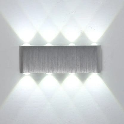 Applique murale triangulaire moderne argentée à LED pour la décoration intérieure