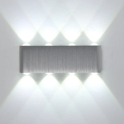 Applique murale triangulaire moderne argentée à LED pour la décoration intérieure